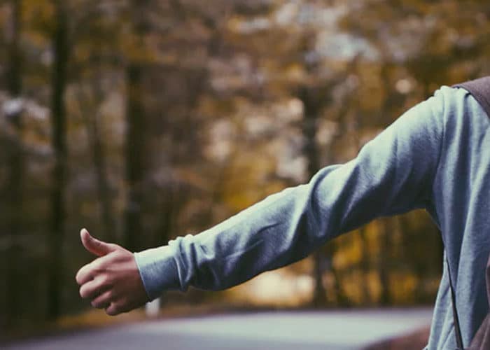 Tá faltando grana para viajar? Conheça o universo do Hitchhiking